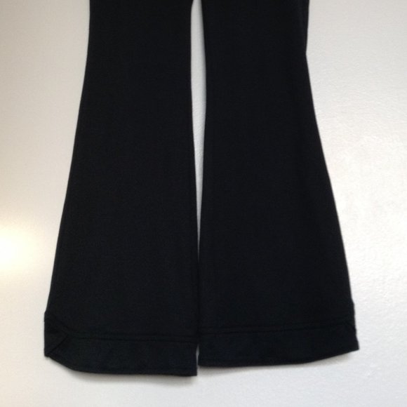 Under Armour Black Flared-Leg Yoga Pant, Youth Size YMD - Picture 5 of 11